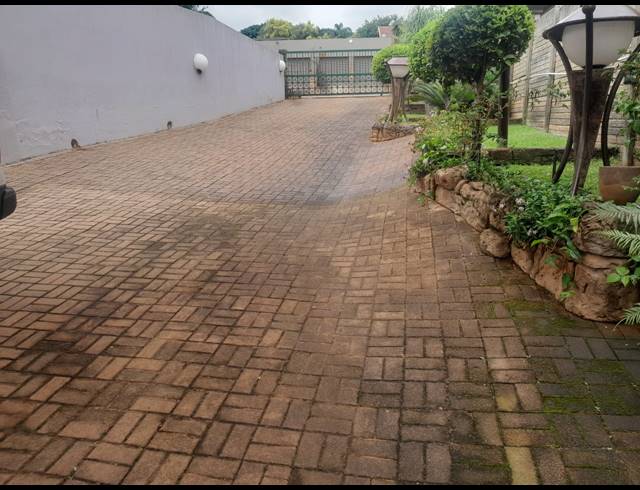3 BEDROOM HOUSE FOR SALE IN SAFARI GARDENS